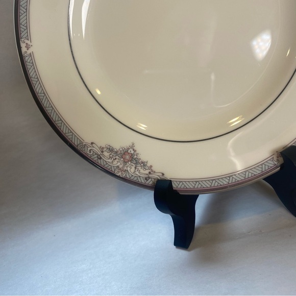 Royal Doulton Replacement Fine China Jillian H5193 Bread and Butter Plate 6.5” - Picture 3 of 6